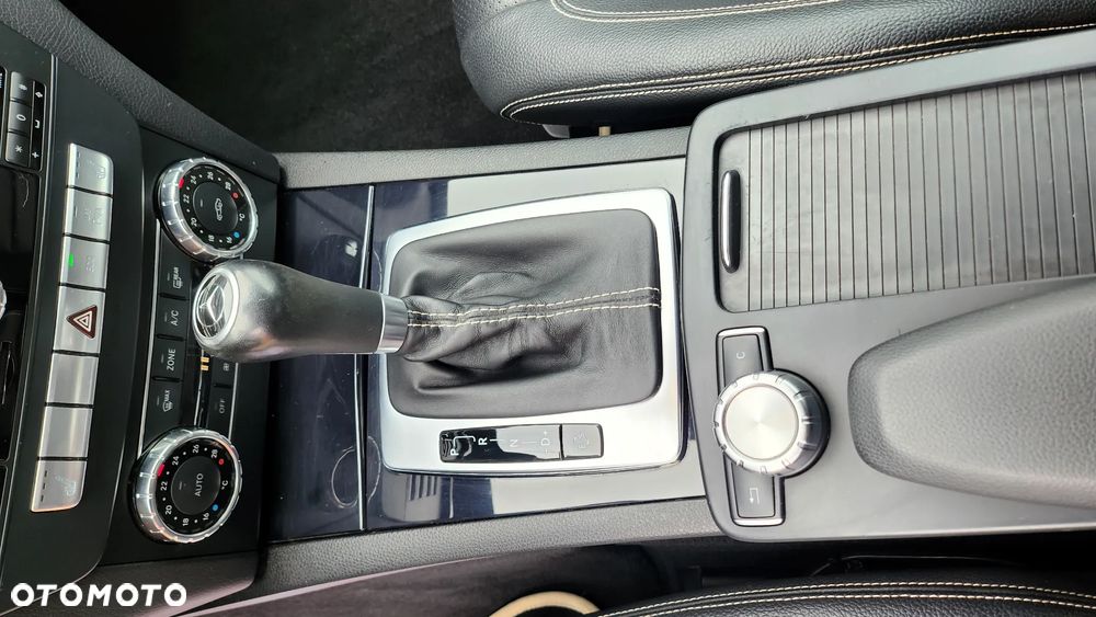Mercedes-Benz Klasa C 250 CGI BlueEff Sport - 13