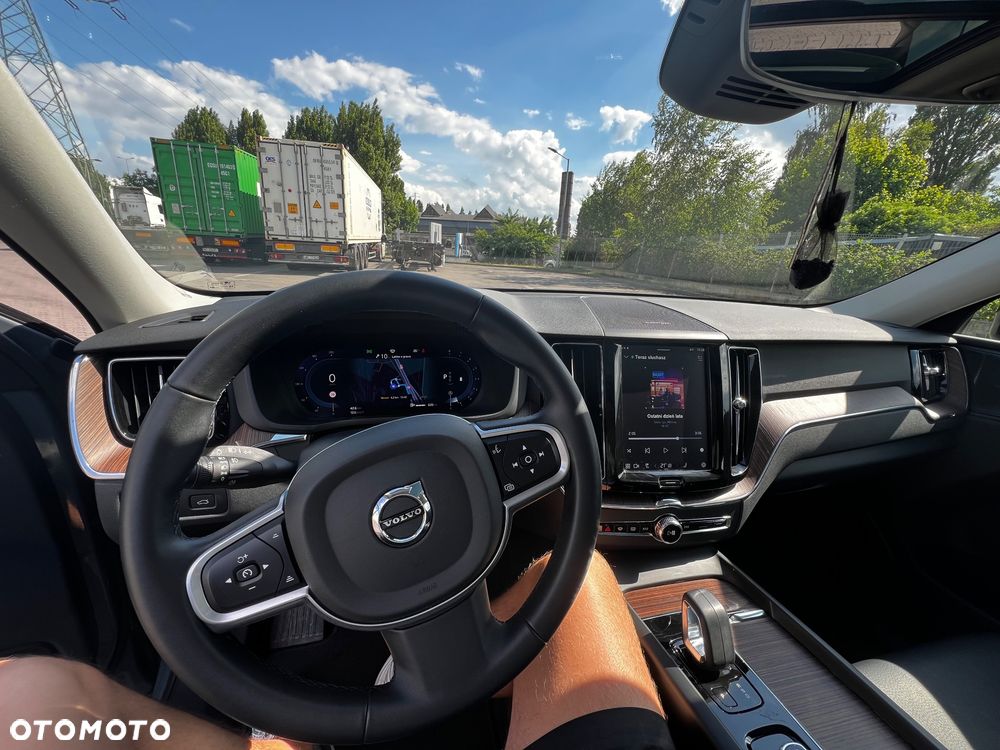 Volvo XC 60 B5 B AWD Momentum Pro - 11
