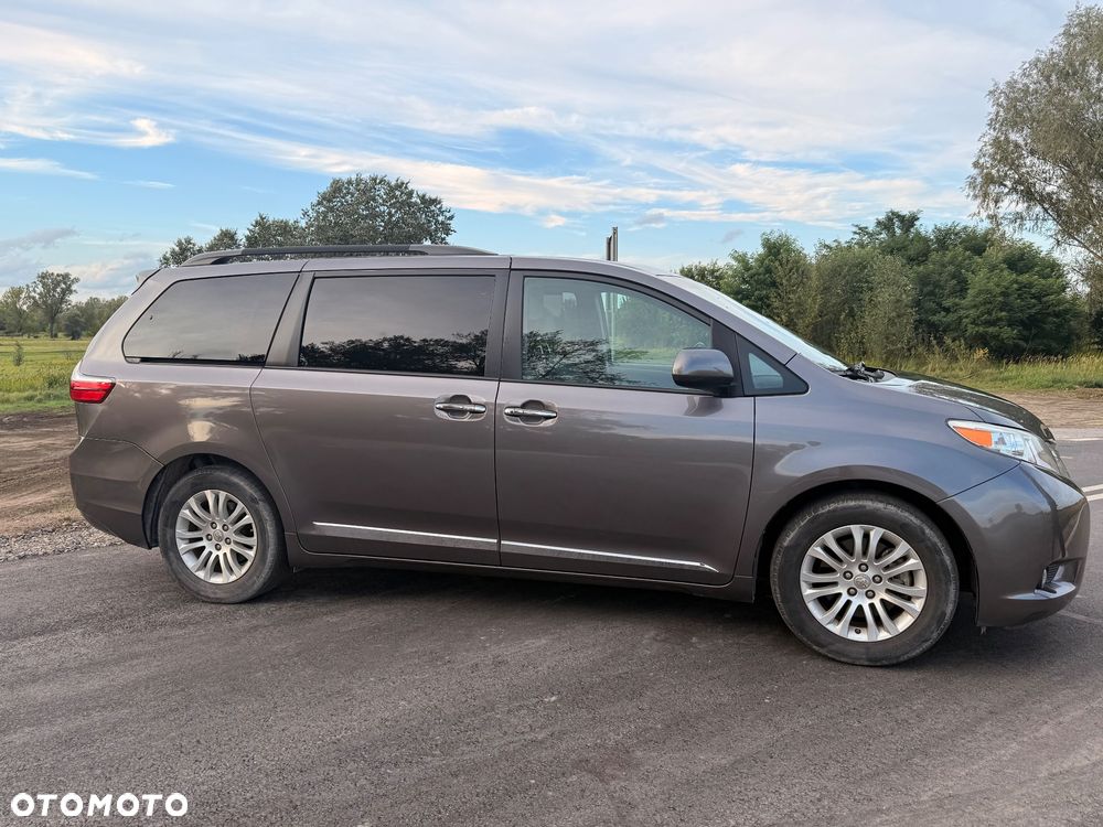 Toyota Sienna 3.5 V6 - 2