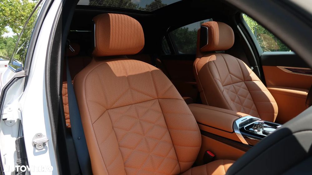 BMW Seria 7 740d xDrive MHEV - 12
