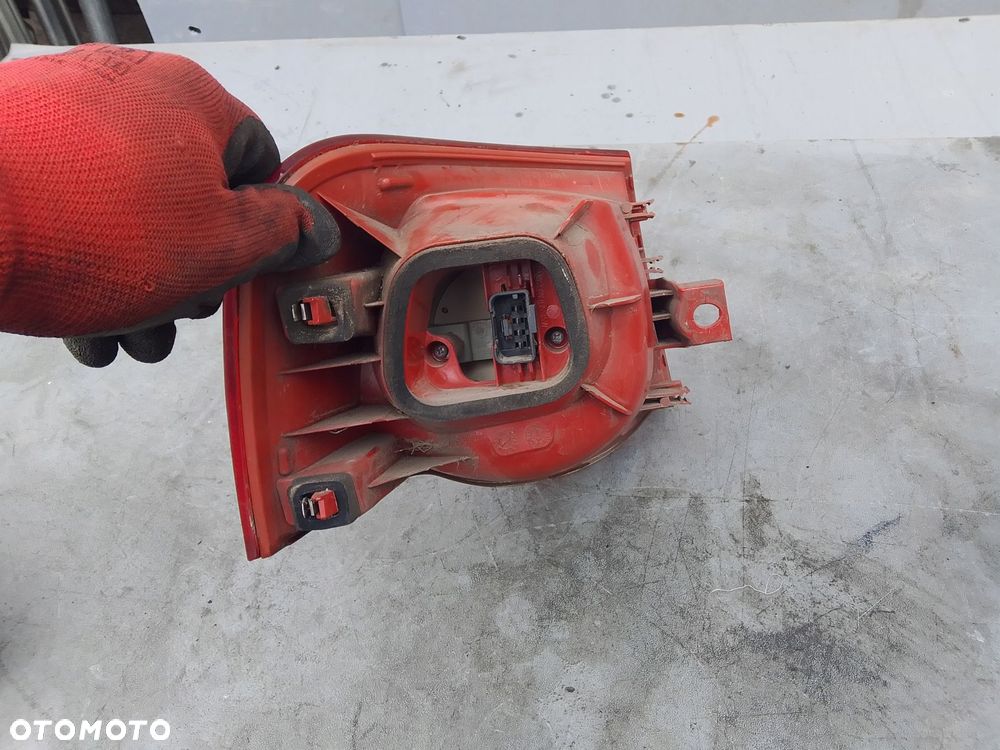lampa prawa tył vw passat b6 sedan 3c9945096n - 3