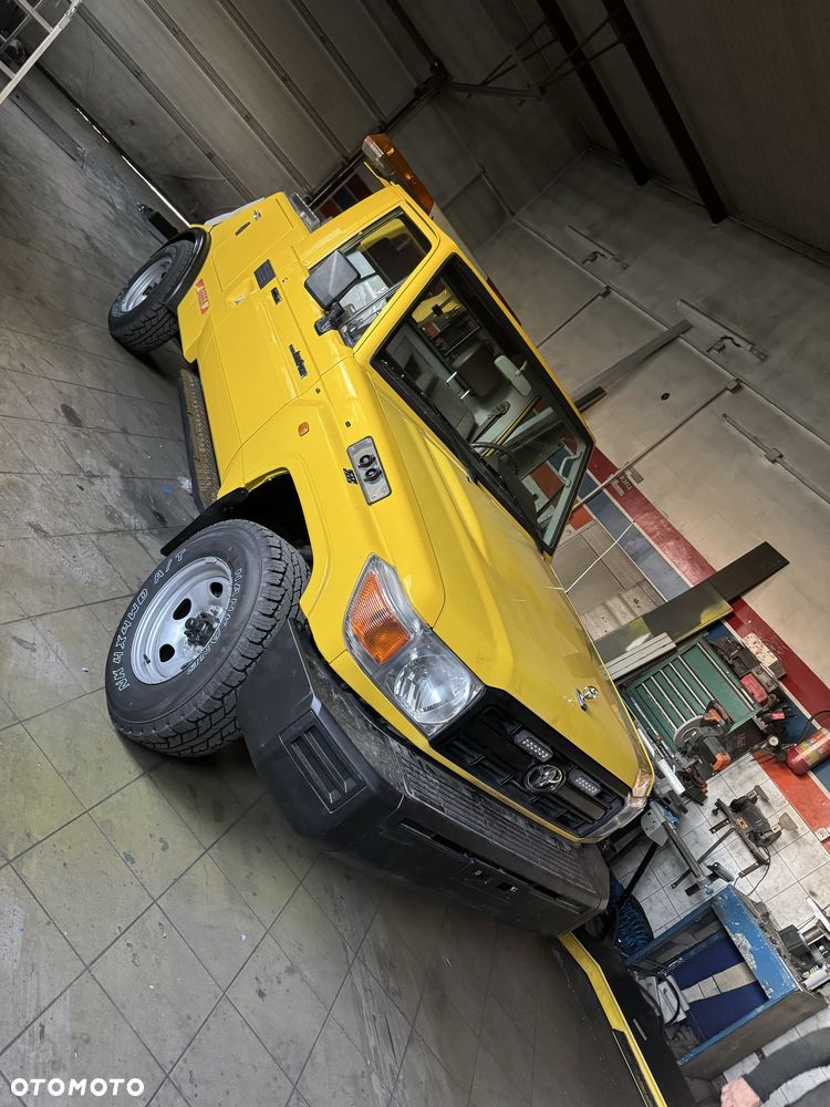 Toyota Land Cruiser - 7
