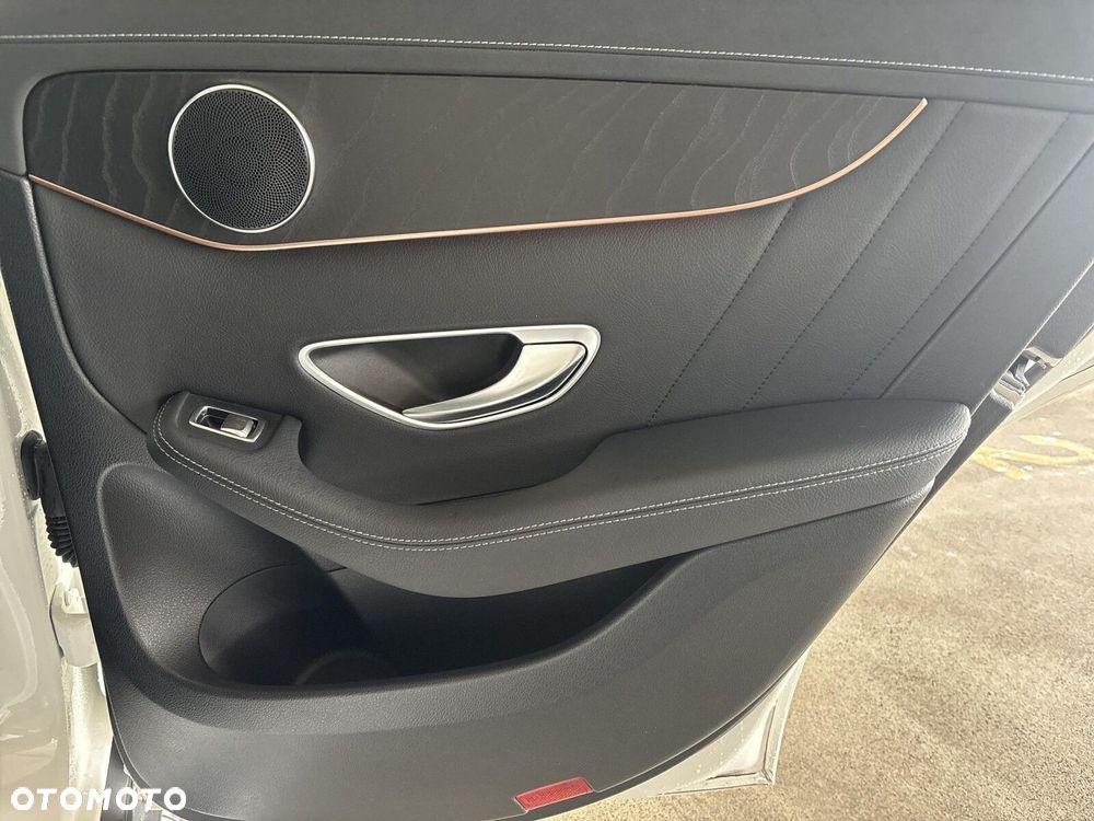 Mercedes-Benz EQC - 22