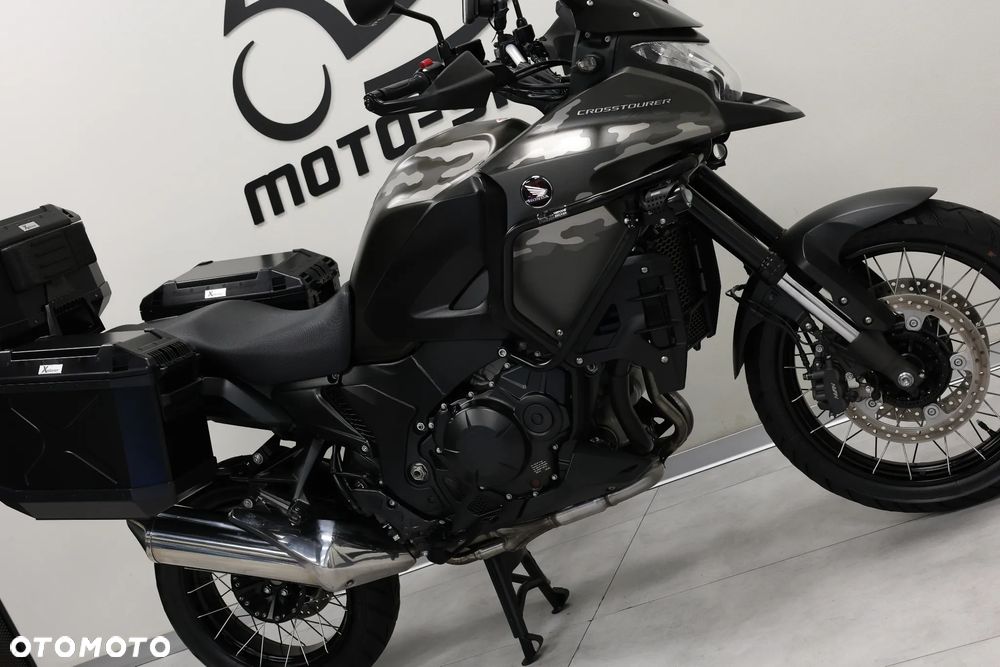 Honda VFR - 12