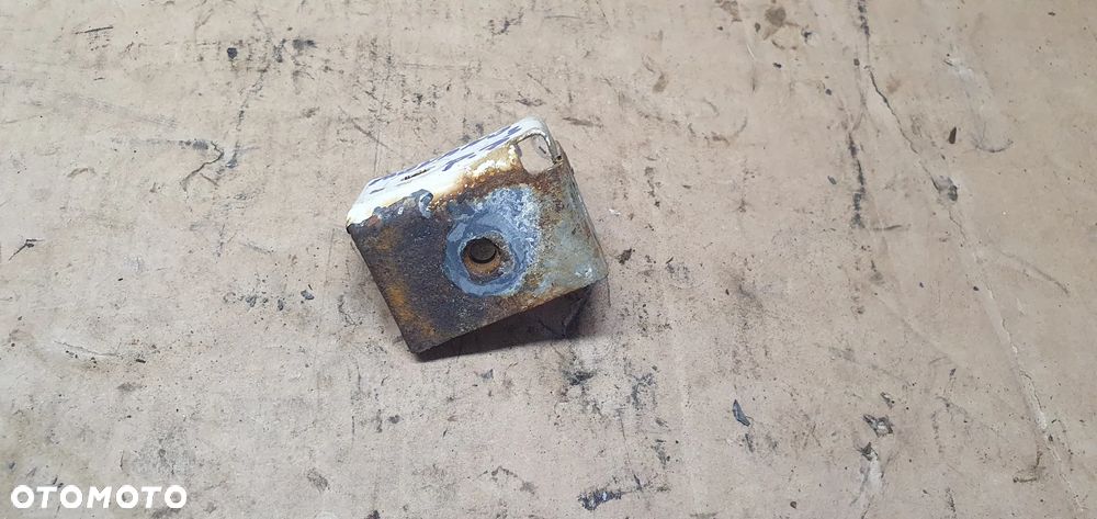 Mocowanie błotnika uchwyt prawy przód Opel Movano III 625260009R - 2