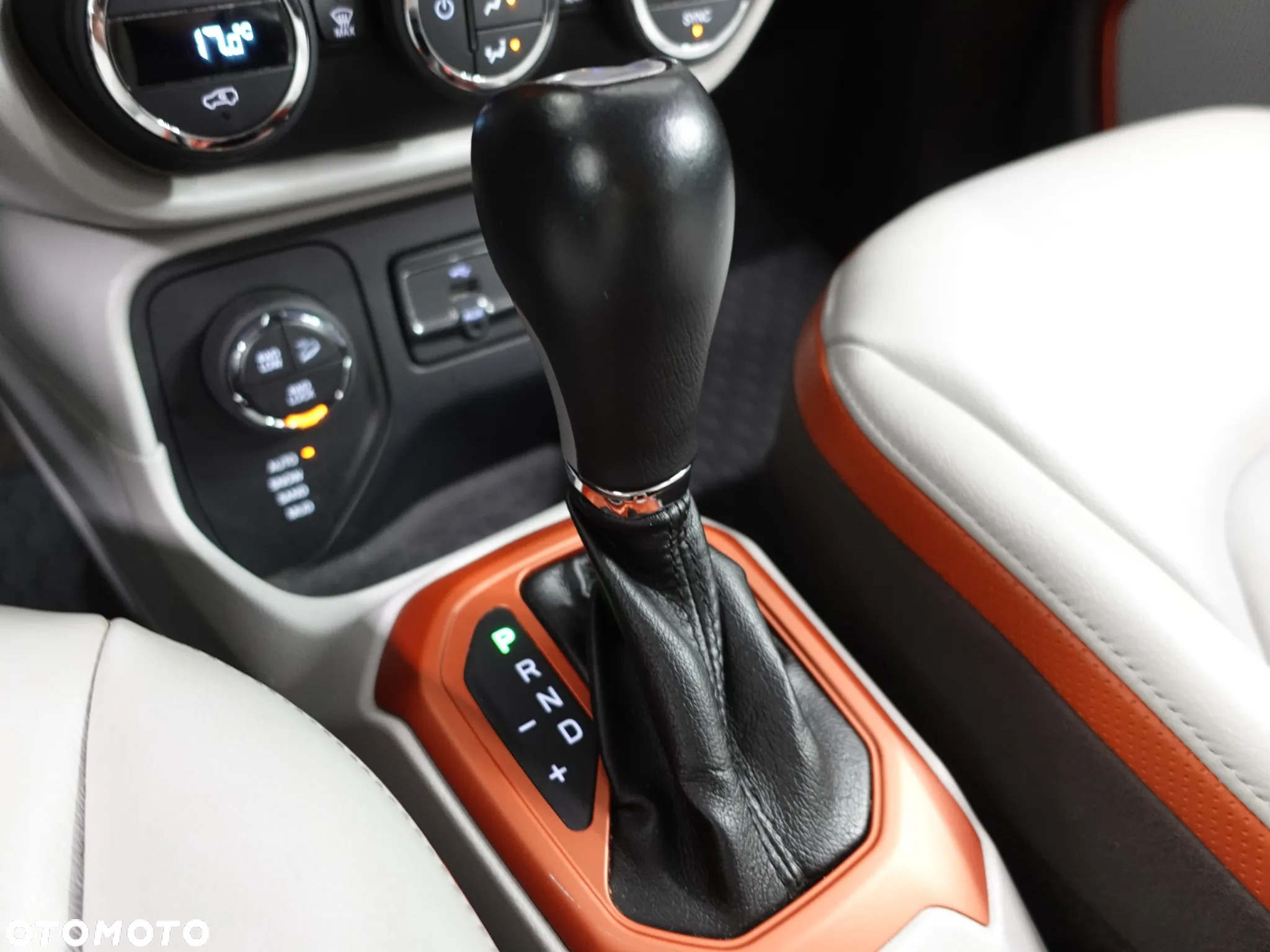 Jeep Renegade 2.0 MultiJet Limited 4WD S&S - 36