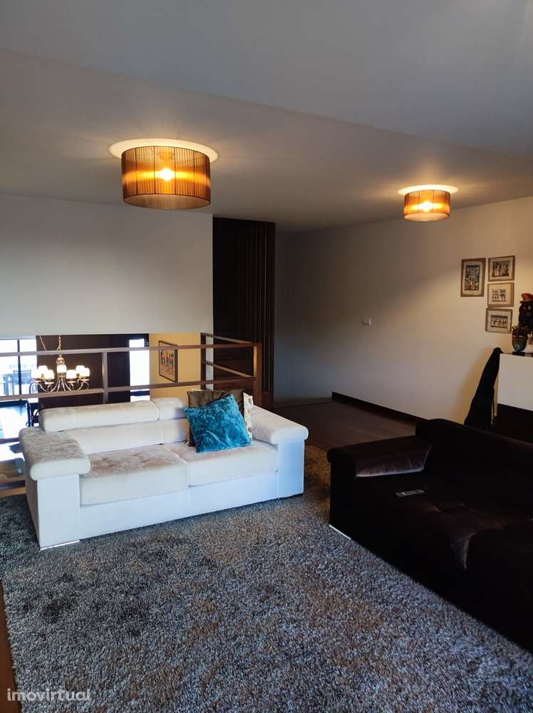 Moradia Triplex T3 | Terraço | Garagem - Grande imagem: 3/32