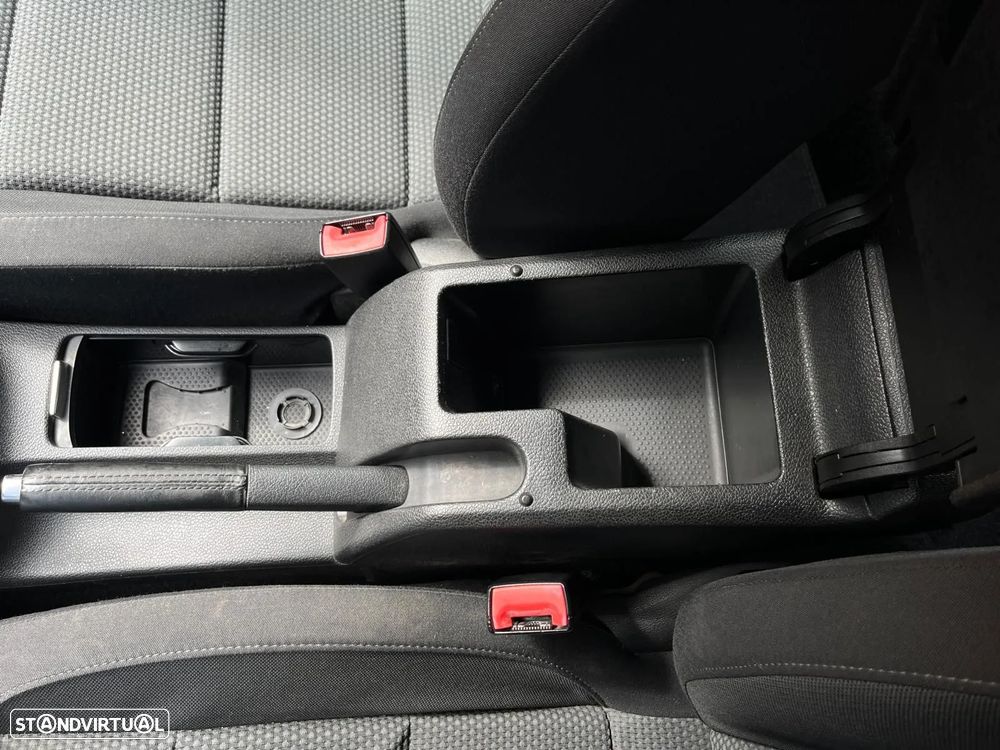 VW Golf 1.6 TDi Confortline - 28