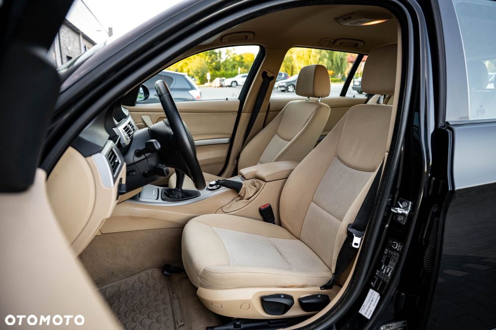 BMW Seria 3 320d - 11