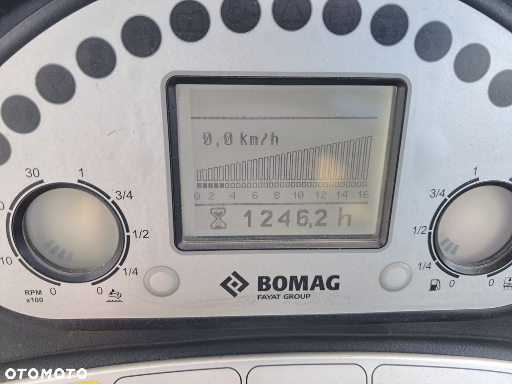 Bomag BW 177 D-5 walec drogowy 6 7 ton waga 2016r tylko 1240 mtg jednobębnowy kompaktowy Kubota 55.4KW Hamm 3307 H 7i Ammann ASC 70 / ARS 70 Caterpillar CS34 / CS44 Dynapac CA1300 / CA1400 JCB VM 75 D / CT160 zagęszczarka wibracyjny sprawny ładny budowa dróg - 5