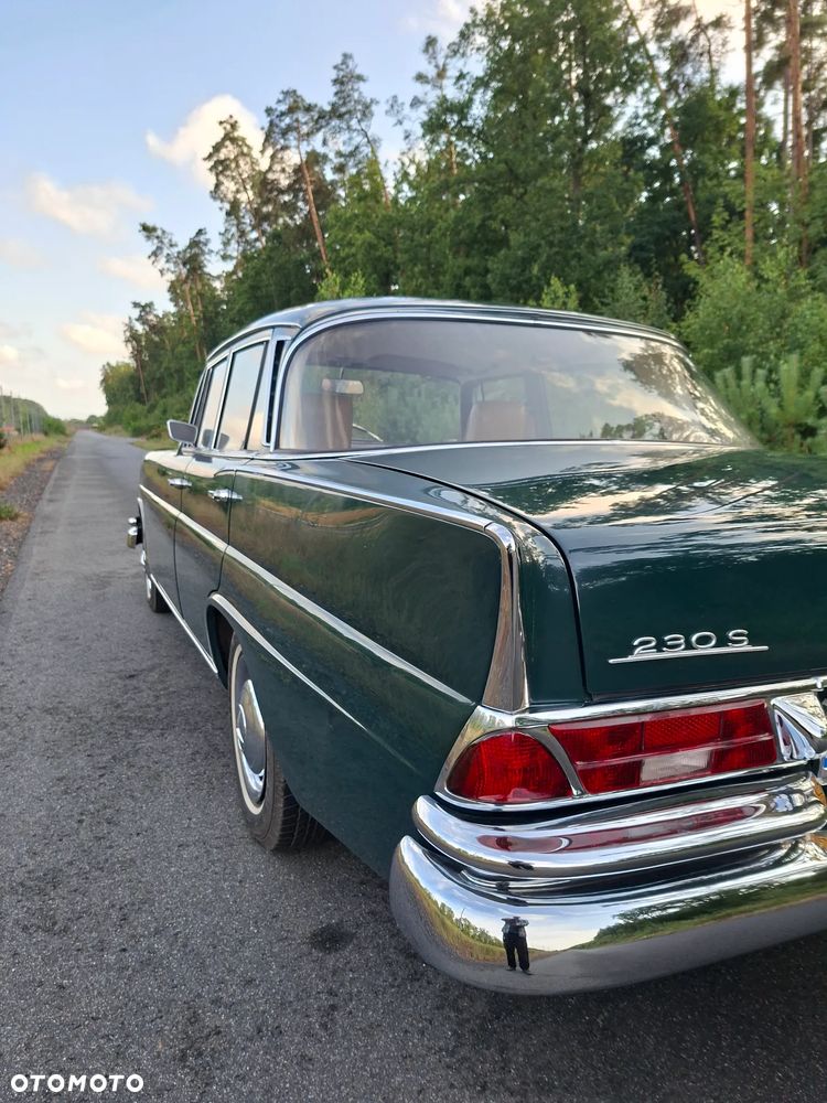 Mercedes-Benz W111 - 12