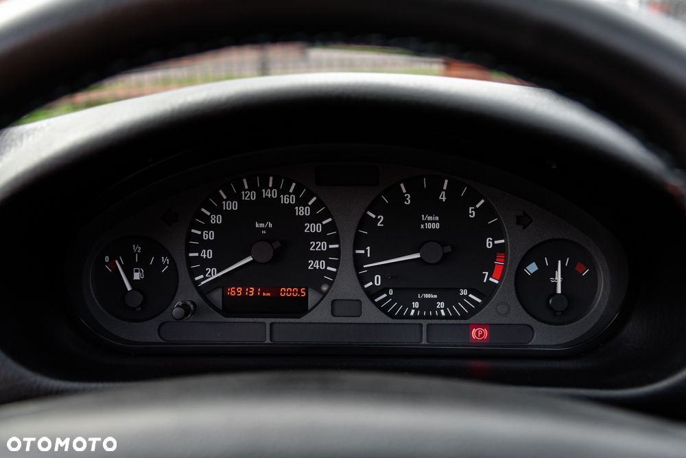 BMW Seria 3 320i - 29