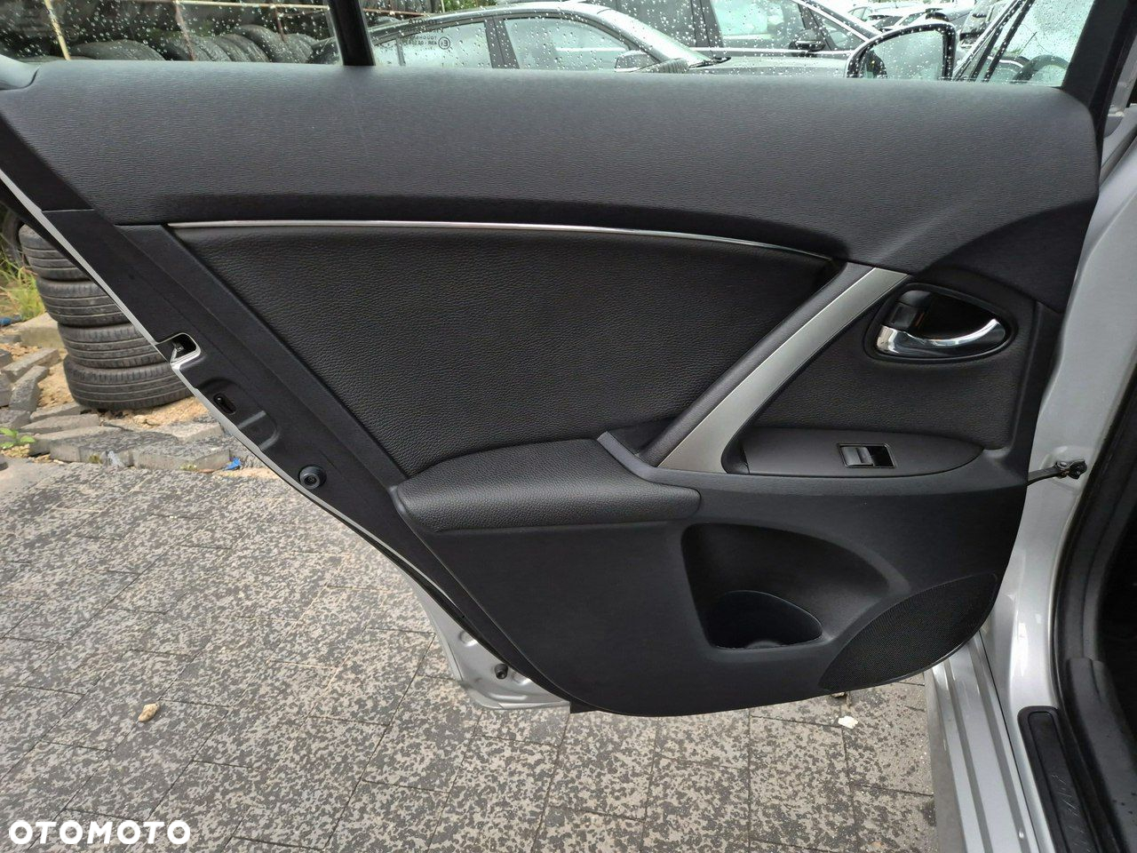Toyota Avensis - 18