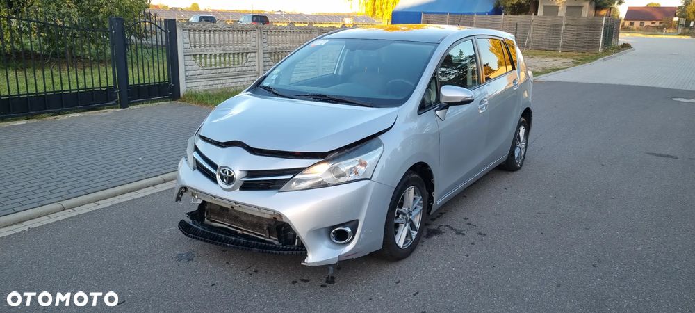Toyota Verso 2016 photo 2