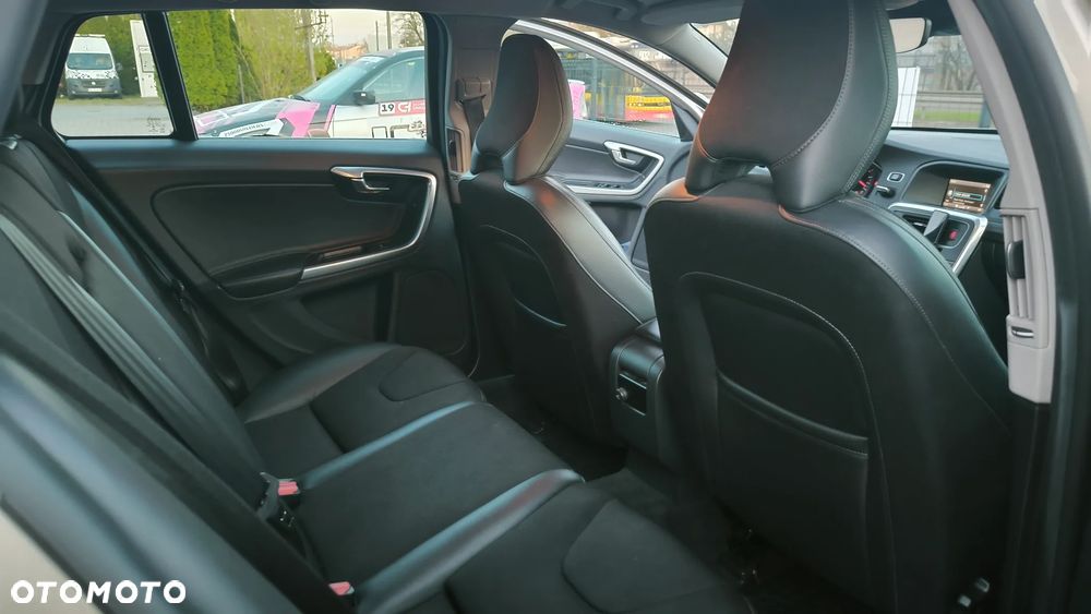 Volvo V60 D4 Drive-E Momentum - 9