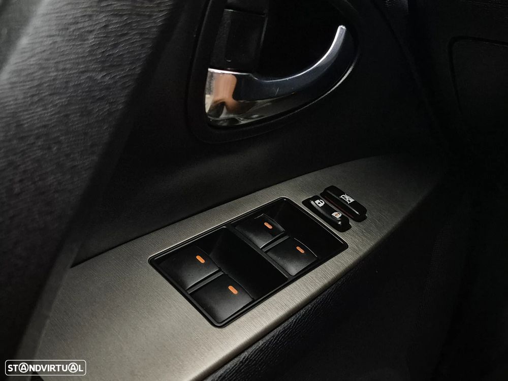 Toyota Avensis 2.0 D-4D Exclusive +Pele+GPS — fotografia 17