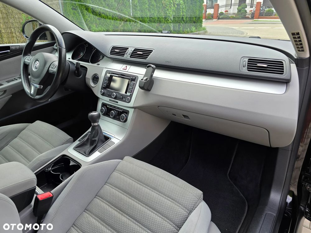 Volkswagen Passat 2.0 TDI DPF BlueMotion Technology Sportline - 26
