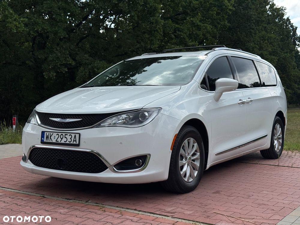 Chrysler Pacifica - 4