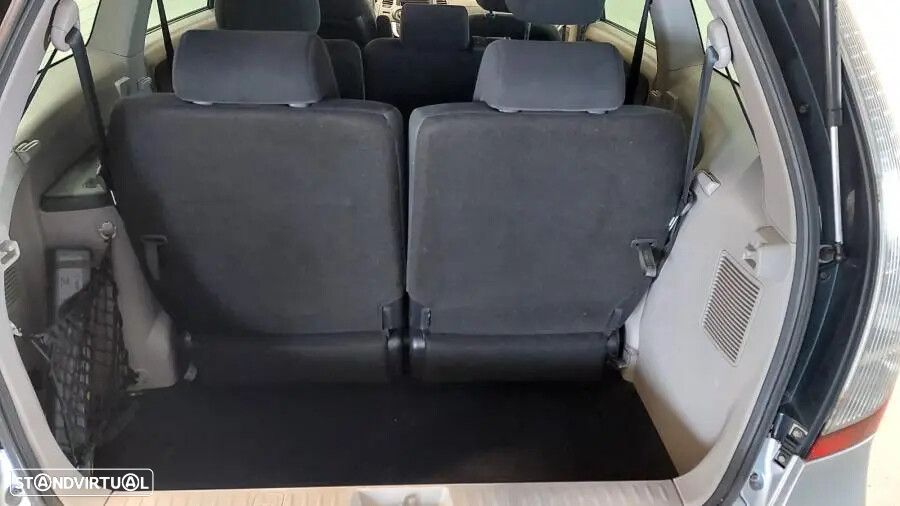 Mitsubishi Grandis - 13