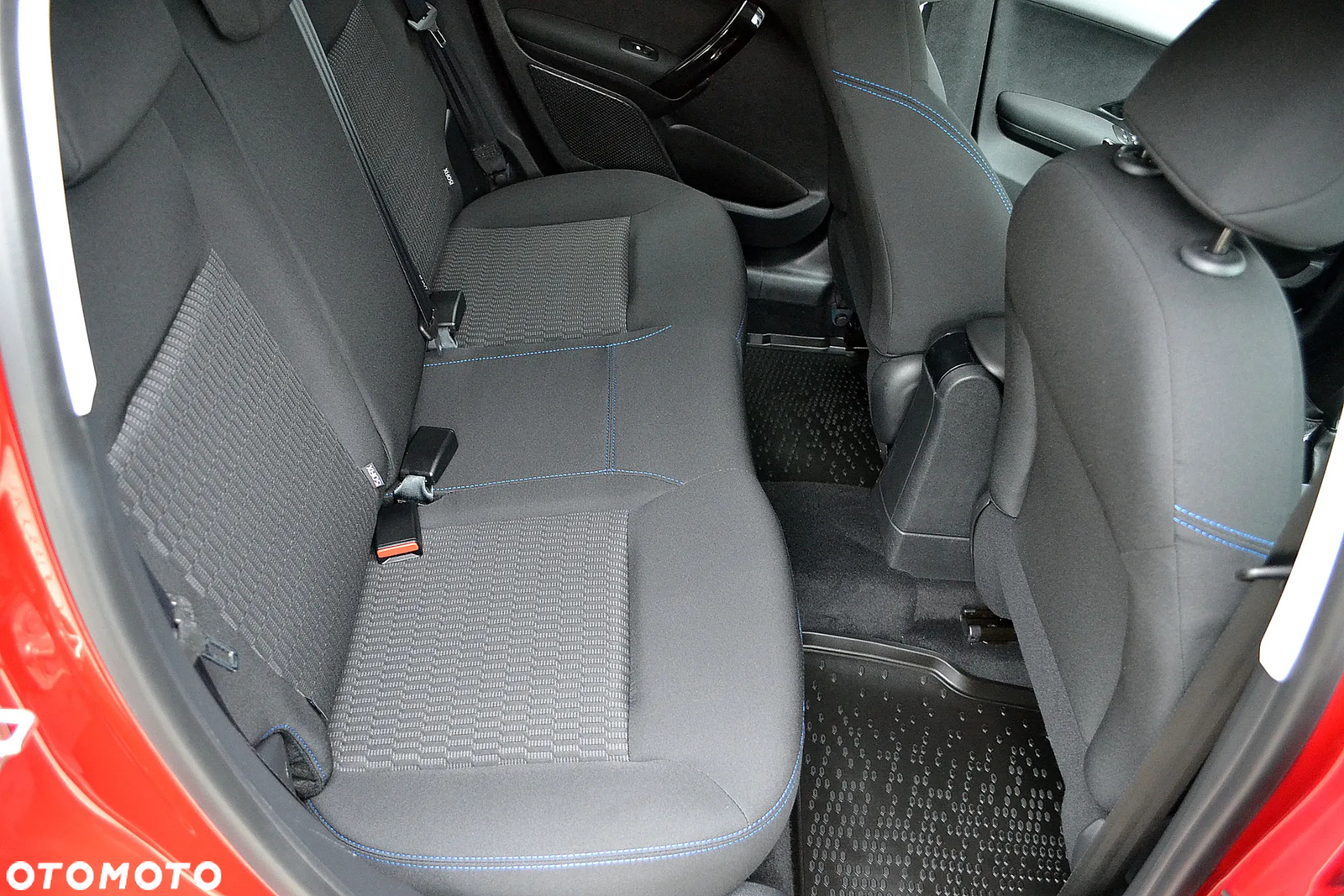 Peugeot 208 - 18