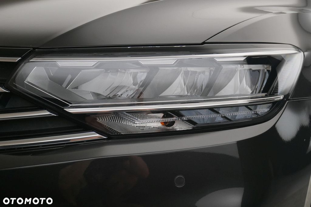 Volkswagen Passat - 13