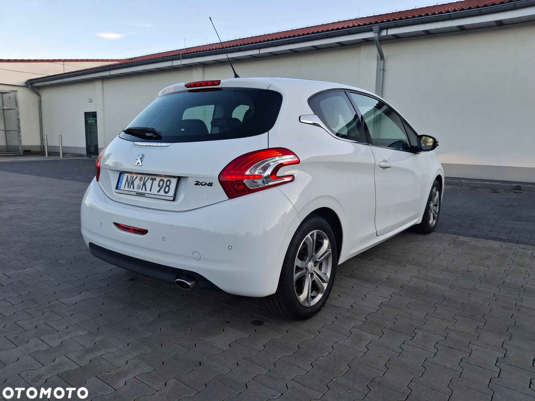 Peugeot 208 120 VTI Allure - 8