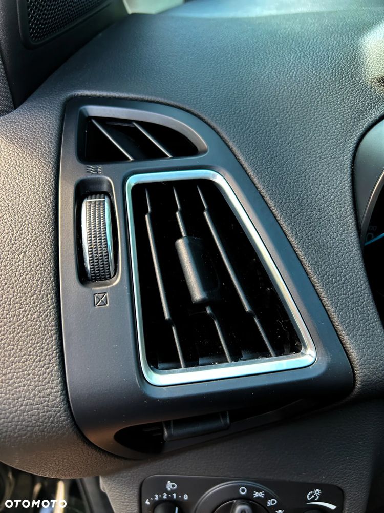 Ford Kuga 1.5 EcoBoost 2x4 Titanium - 30