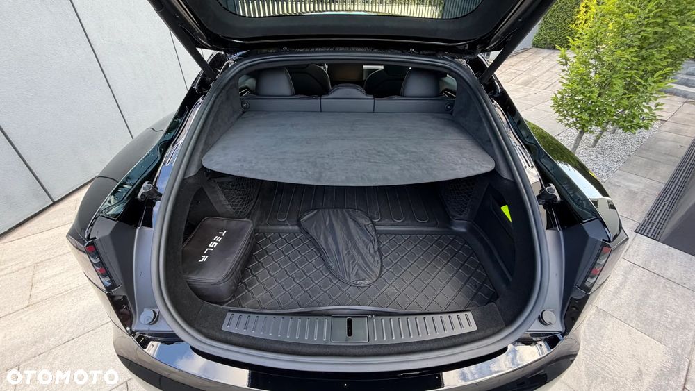 Tesla Model S Plaid - 12