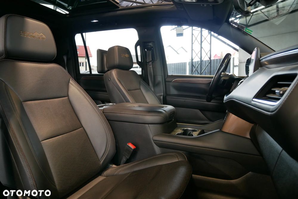 Chevrolet Suburban - 13