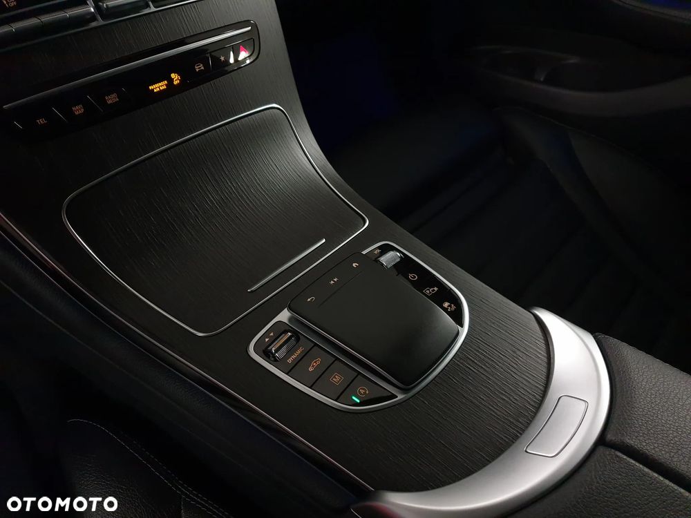 Mercedes-Benz GLC 300 d 4Matic 9G-TRONIC AMG Line Plus - 33