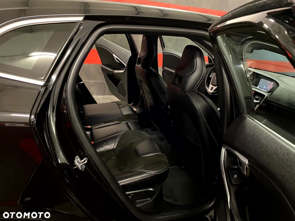 Volvo V40 D2 Drive-E SCR R-Design Momentum - 22