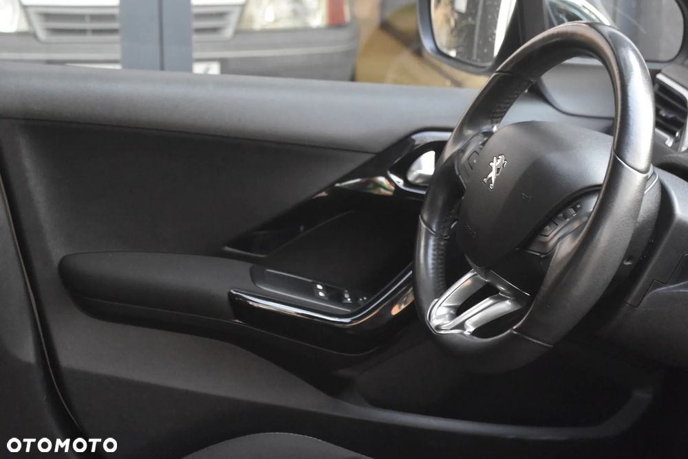 Peugeot 208 - 17