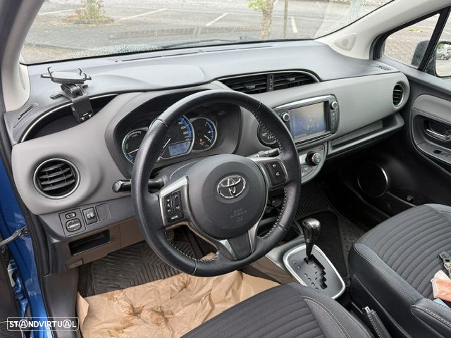 Toyota Yaris 1.5 HSD Comfort +P.Style+Navi - 3