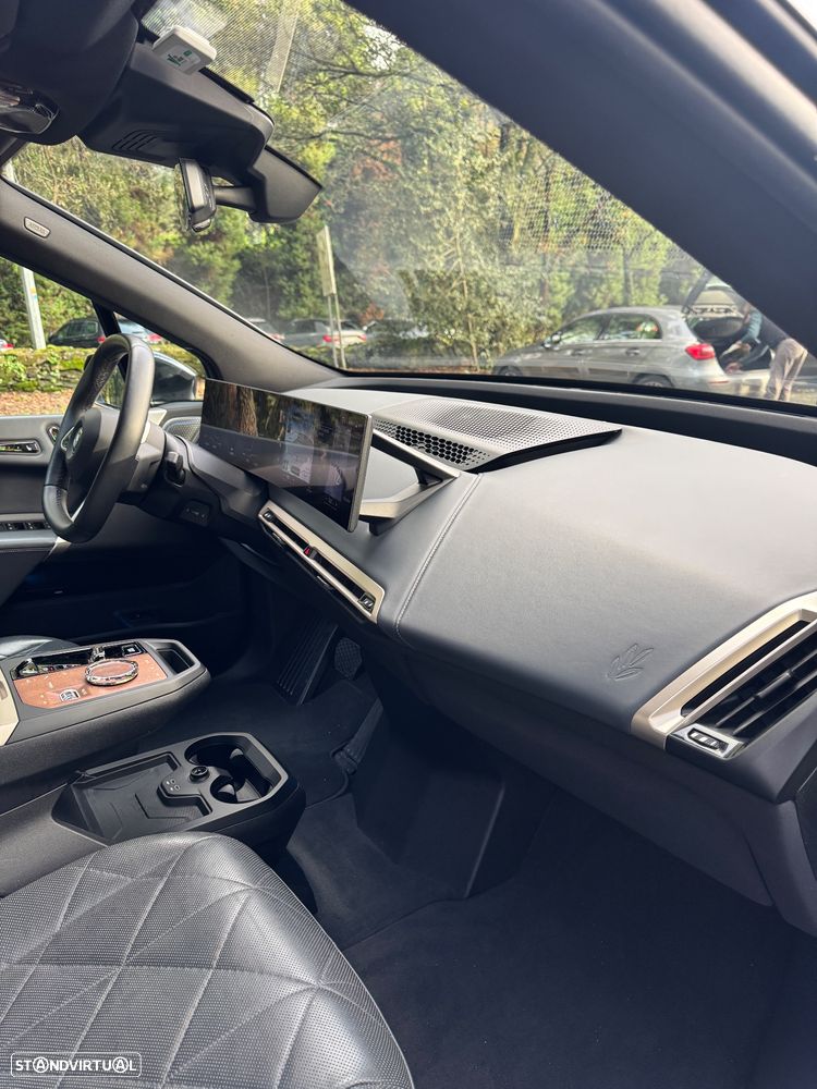 BMW iX xDrive 50 Pack Desportivo - 23
