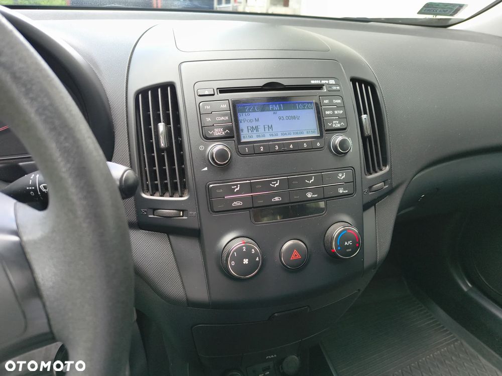 Hyundai i30 1.4 Base + - 14