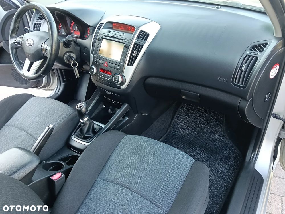 Kia Ceed 1.6 Comfort + - 18