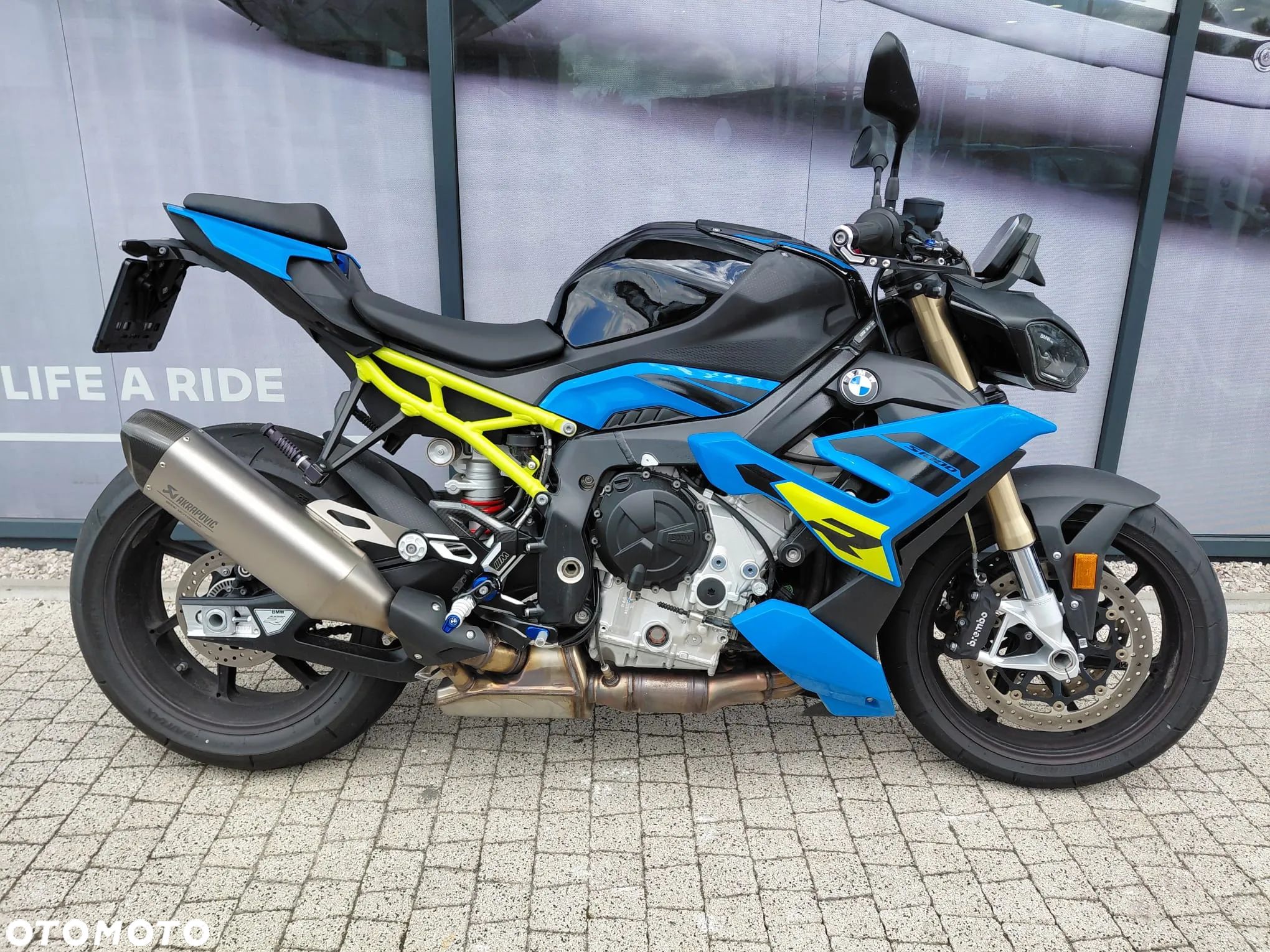 BMW S - 1
