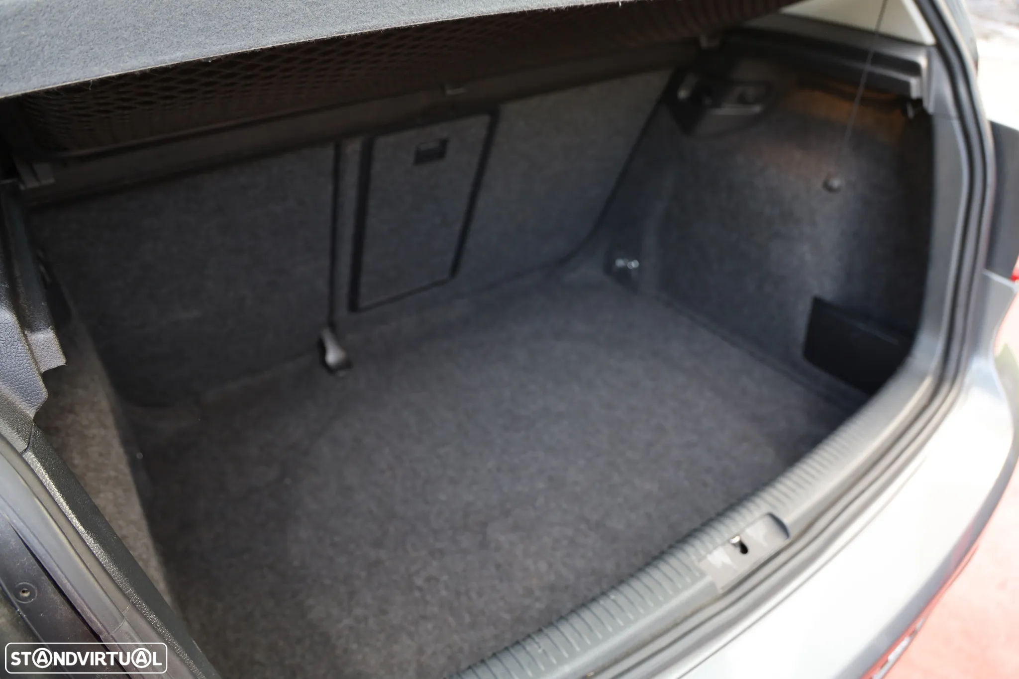 VW Golf 2.0 TDi Confortline - 9