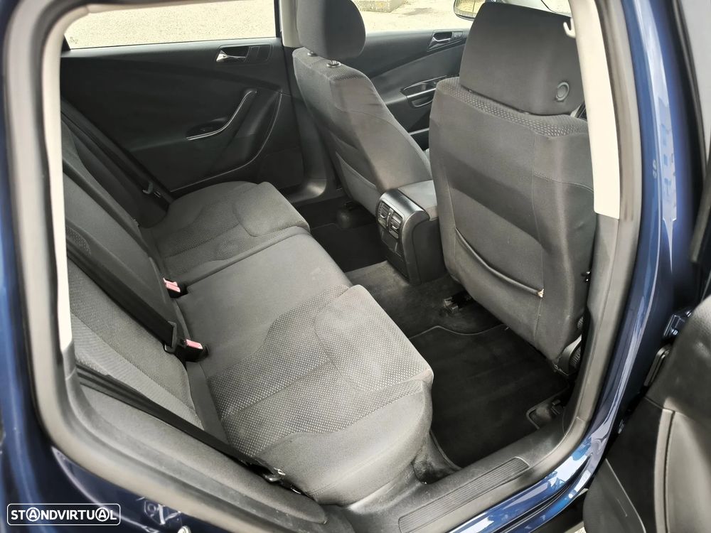 VW Passat Variant 2.0 TDI Confortline - 28
