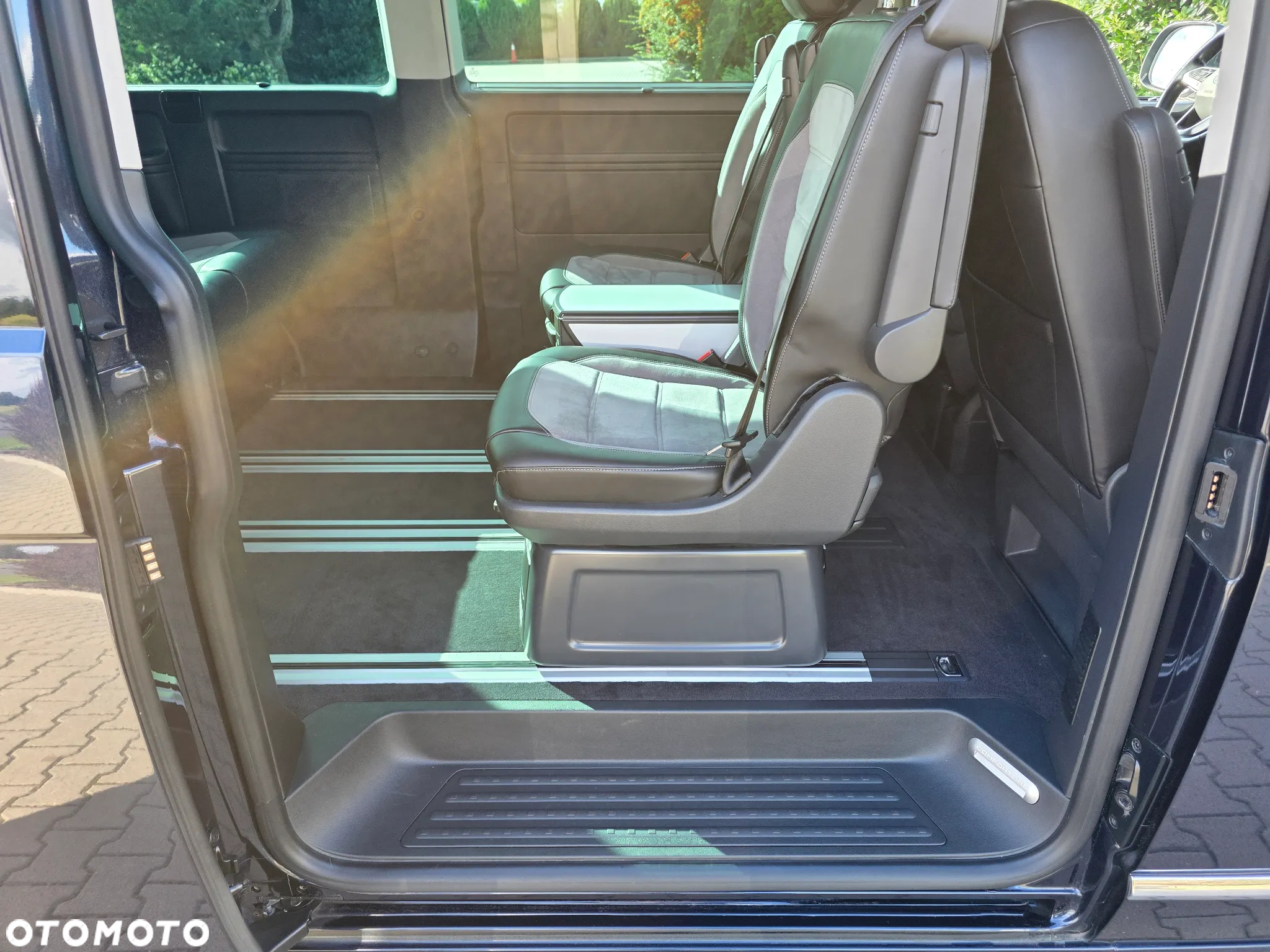 Volkswagen Multivan - 18