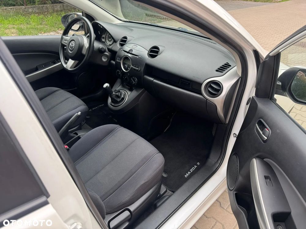 Mazda 2 - 16