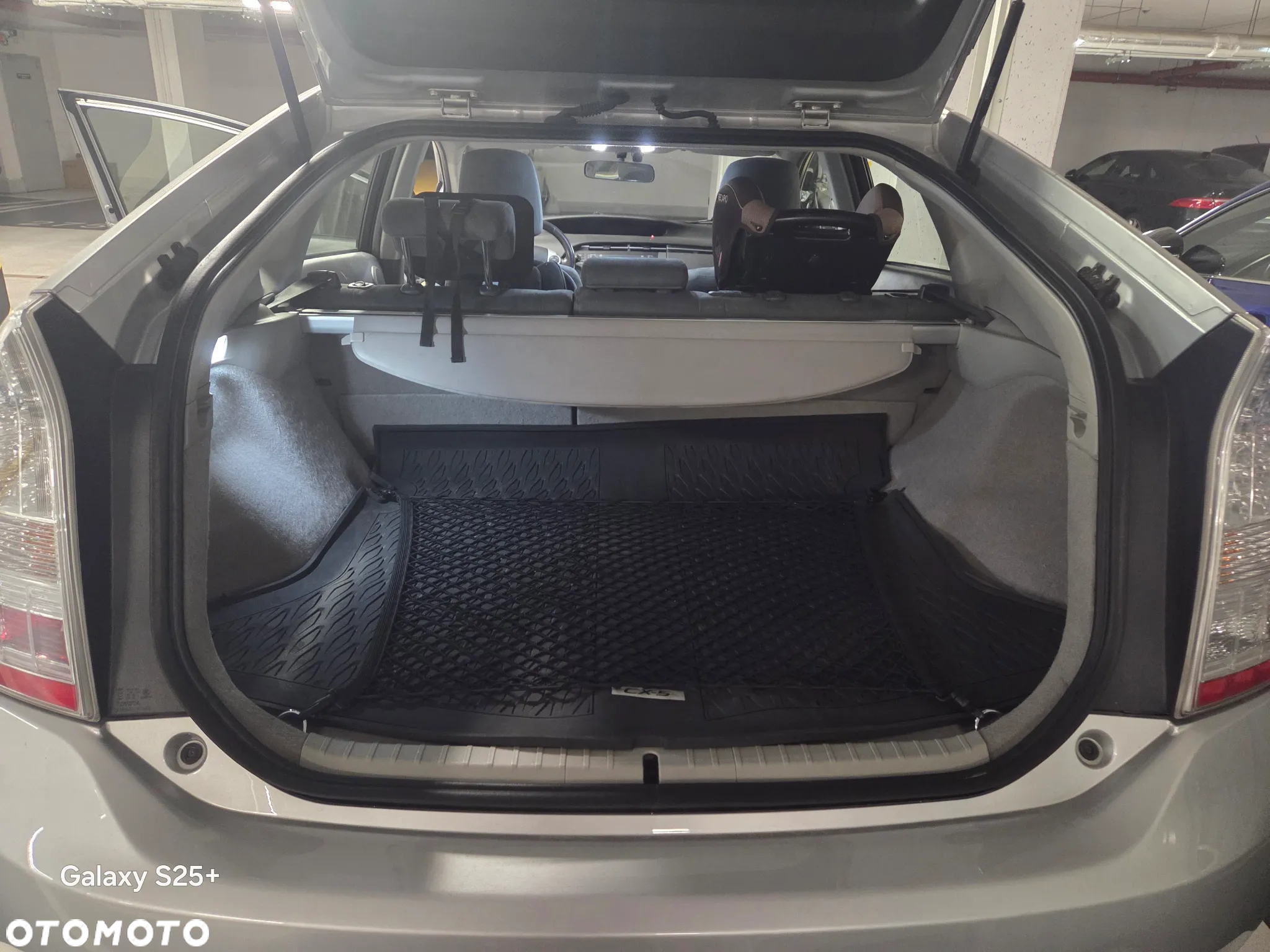 Toyota Prius (Hybrid) - 11