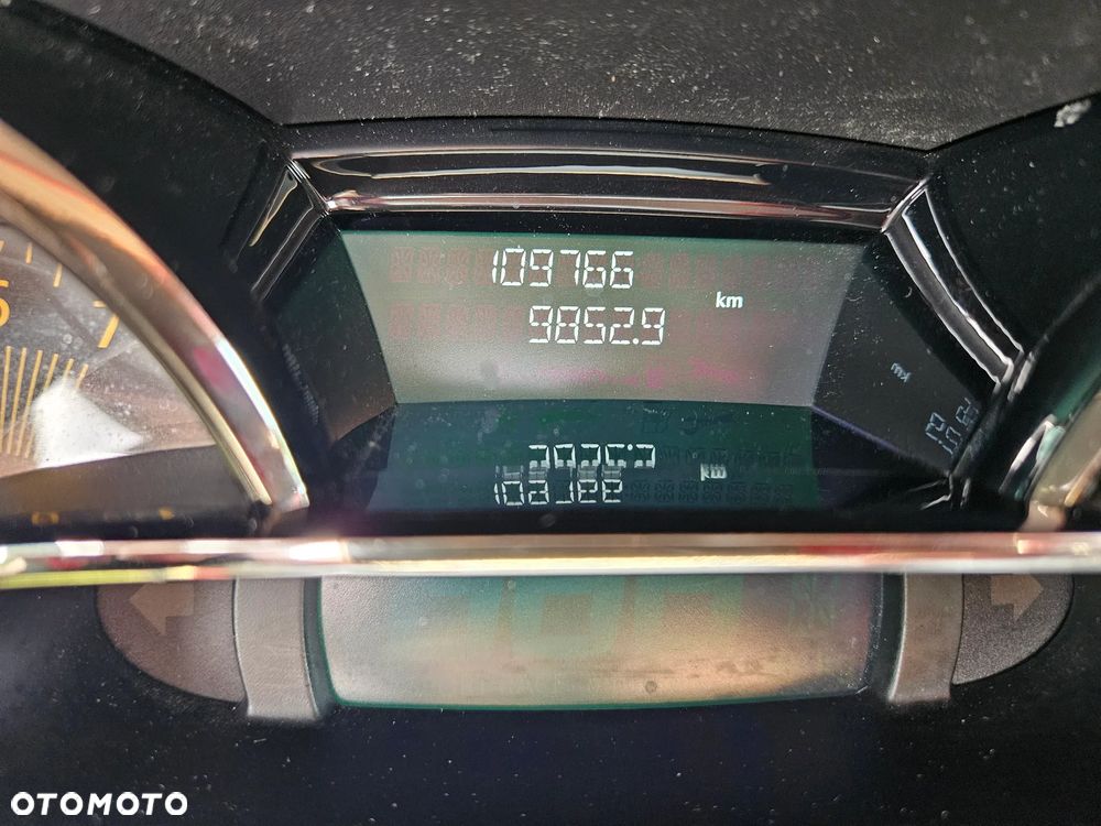 Renault Clio 1.2 16V 75 LIMITED - 9