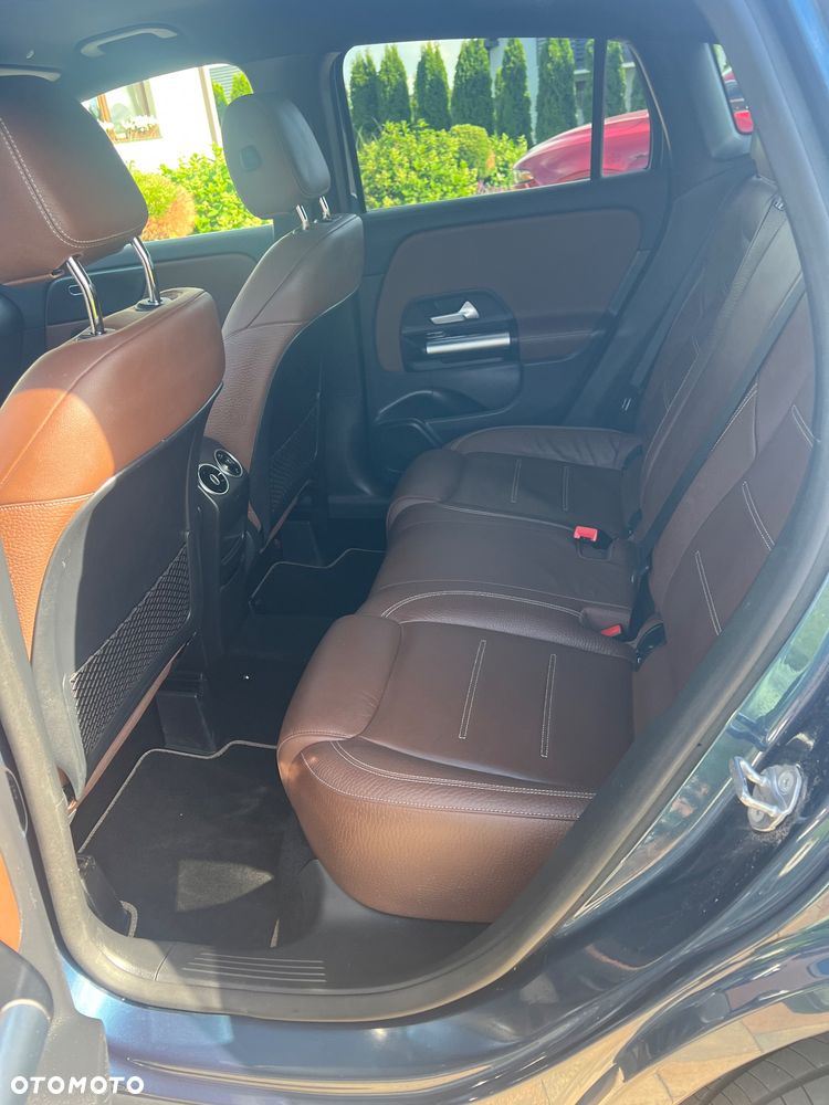 Mercedes-Benz GLA 200 d AMG Line - 12