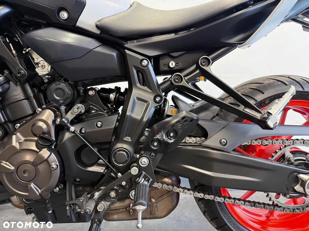 Yamaha MT - 24