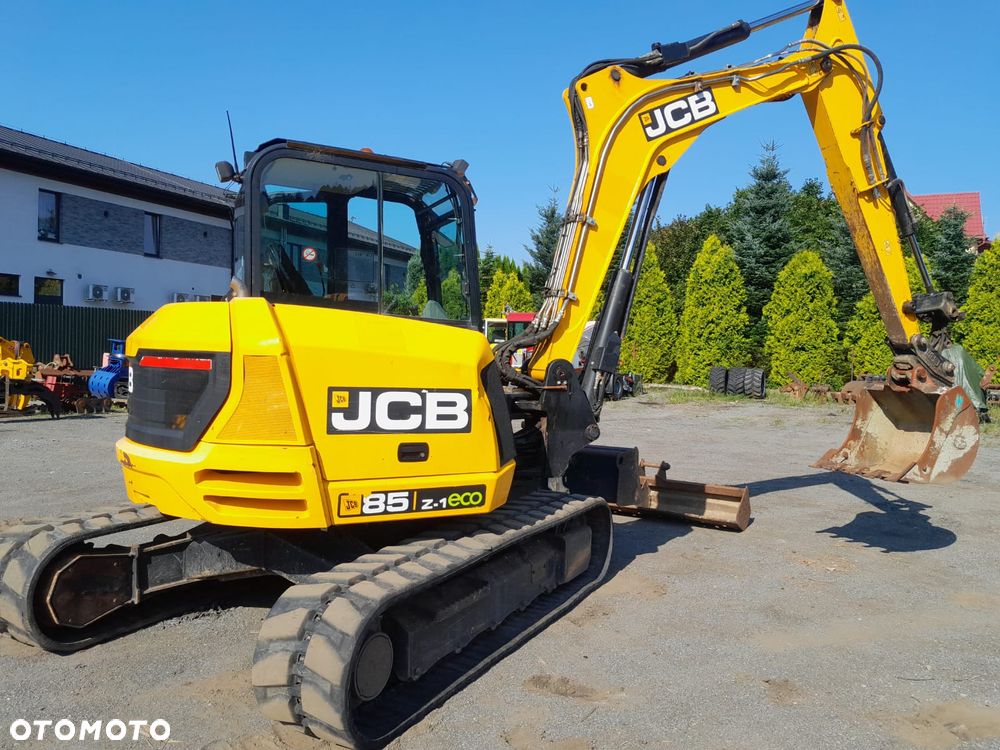 JCB 85Z-1, szybkozłacze i 3 łyżki
