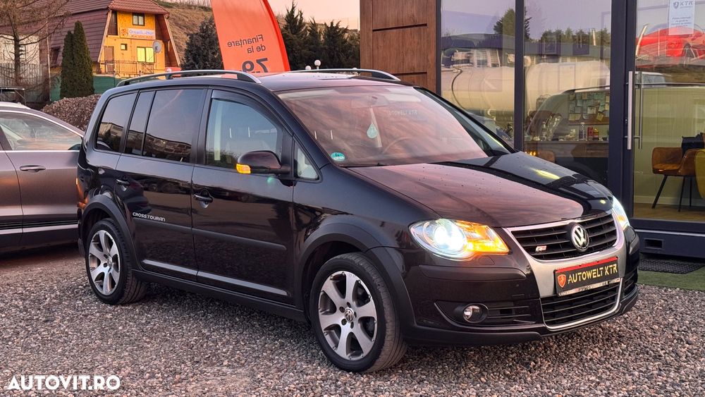Volkswagen Touran 2.0 TDI DPF DSG Cross - 3
