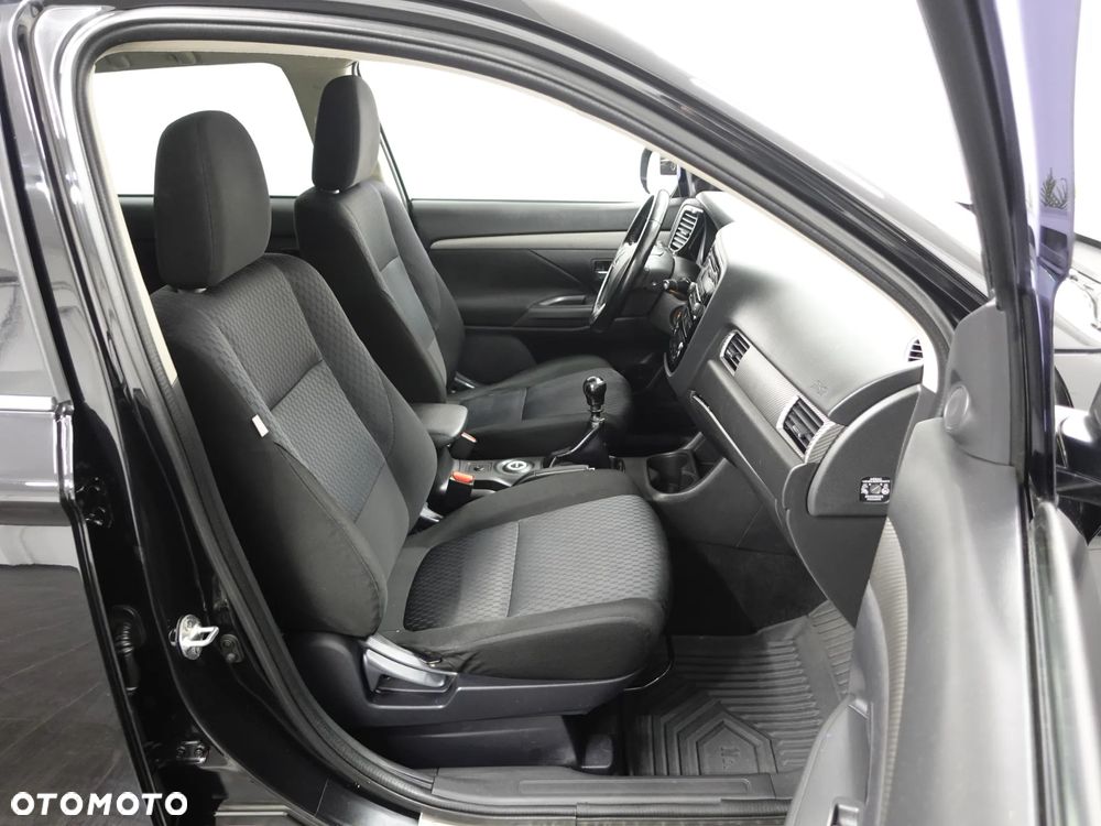 Mitsubishi Outlander 2.2 DI-D 4WD Invite - 26