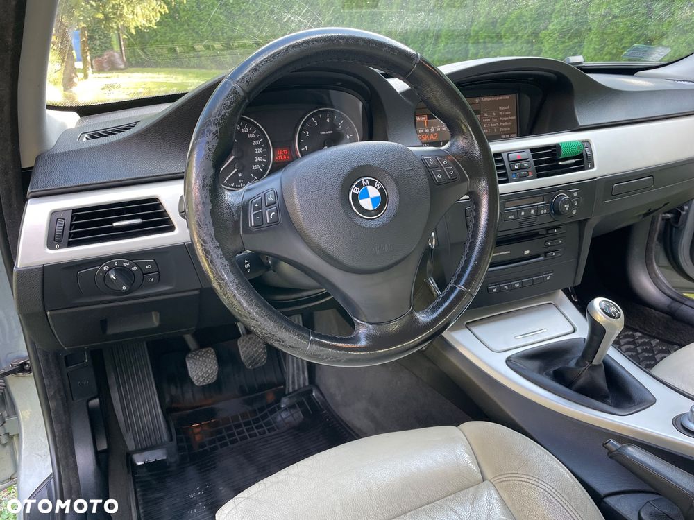 BMW Seria 3 325i - 22