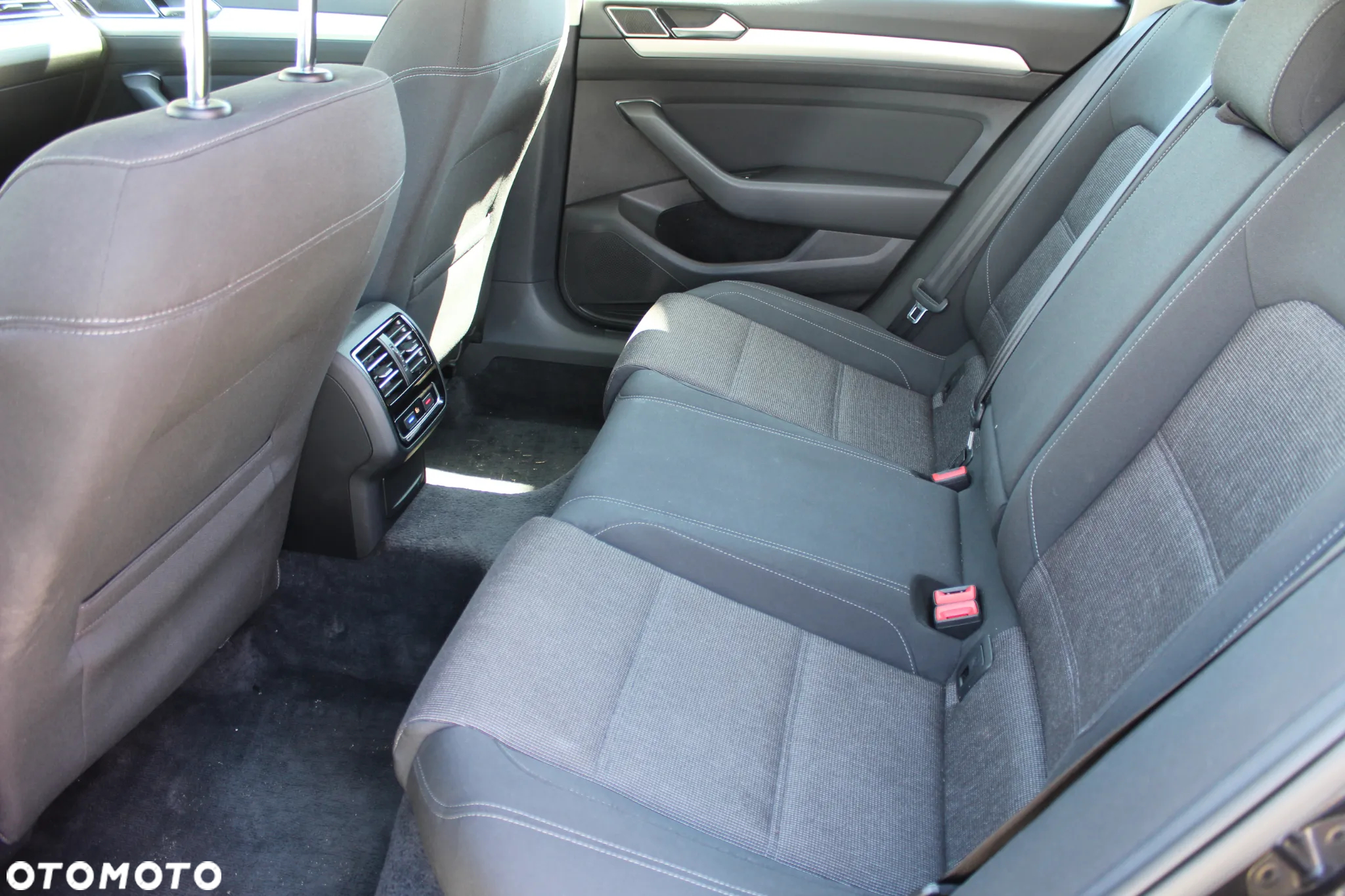 Volkswagen Passat 1.6 TDI BMT Trendline - 9